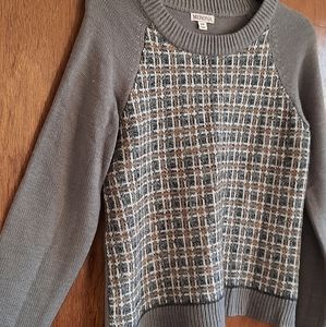 Cute plaid sweater in great condition
